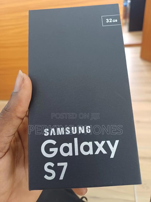 New Samsung Galaxy S7 32 GB Gold photo 2