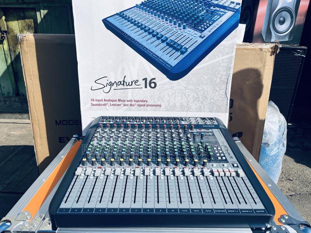 Soundcraft Signature 16 Channel · Photo 4