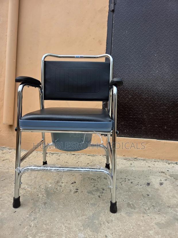Commode Seat Without Wheels · Photo 2