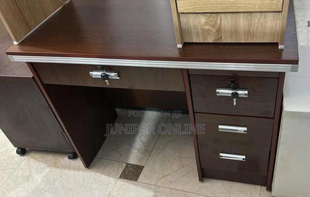 Office Desk Vear Arunu · Photo 3