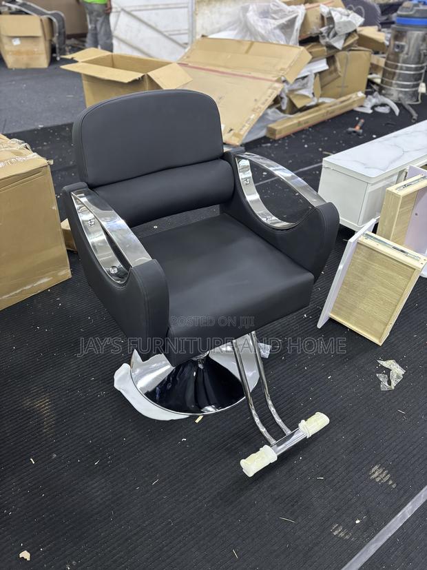 Barbering Chair photo 2