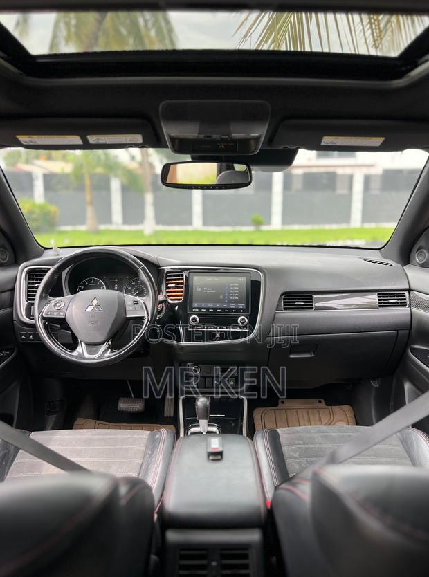 Mitsubishi Outlander 2020 Silver