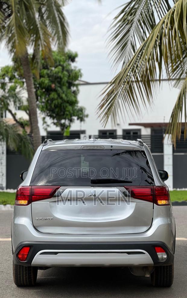 Mitsubishi Outlander 2020 Silver