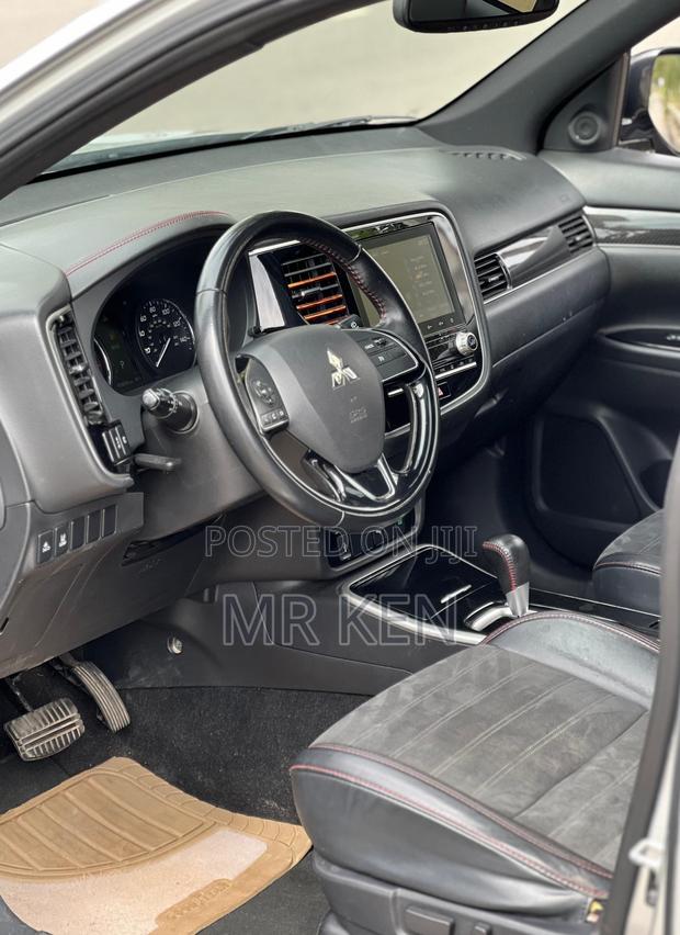 Mitsubishi Outlander 2020 Silver