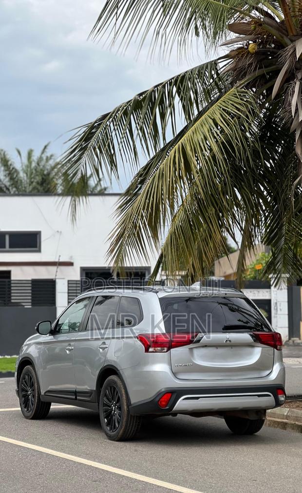 Mitsubishi Outlander 2020 Silver