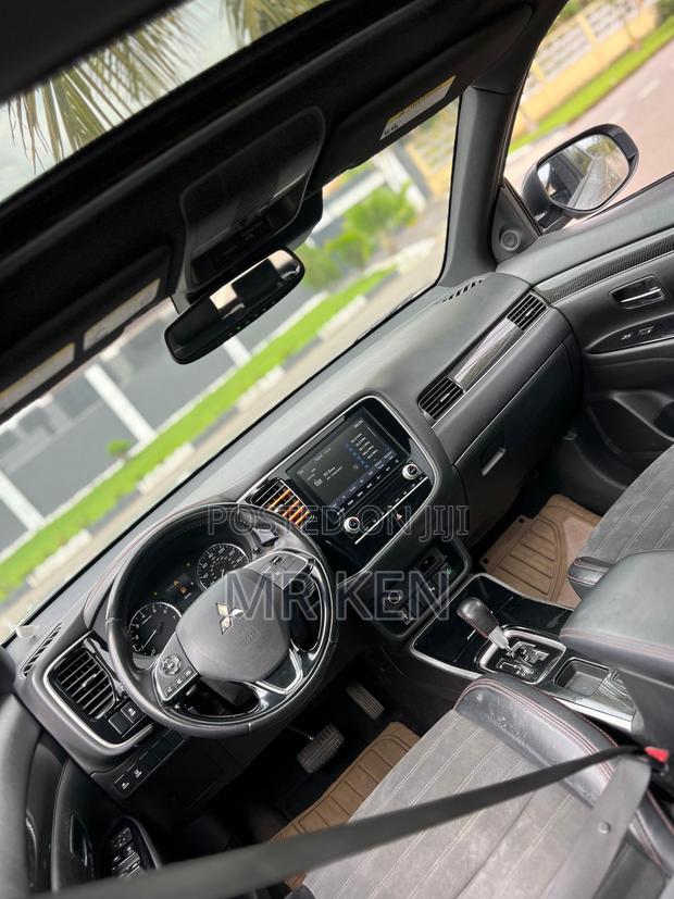 Mitsubishi Outlander 2020 Silver