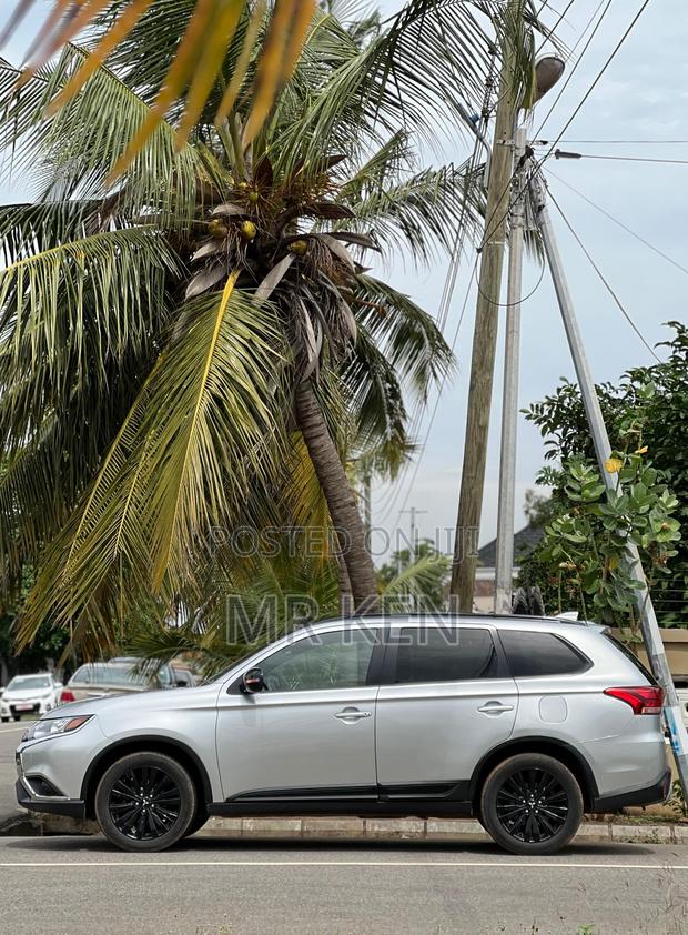 Mitsubishi Outlander 2020 Silver
