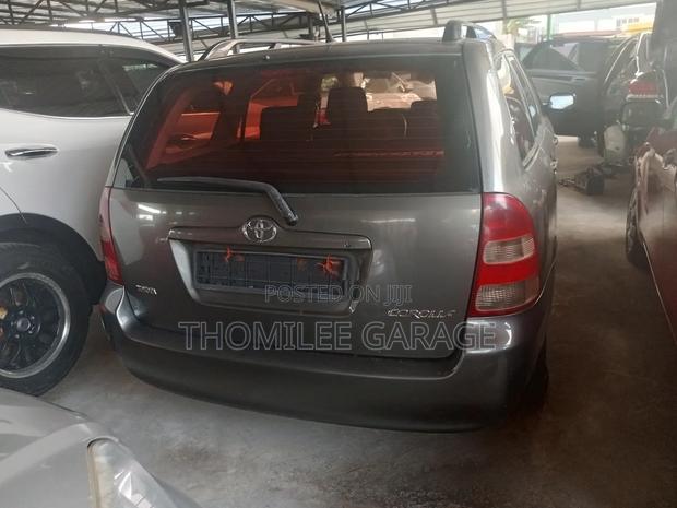 Toyota Corolla 2001 Green photo 7