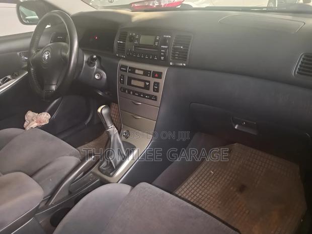 Toyota Corolla 2001 Green photo 9