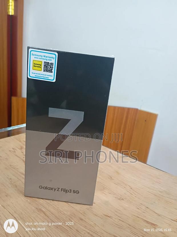 New Samsung Galaxy Z Flip 3 256 GB Black · Photo 4