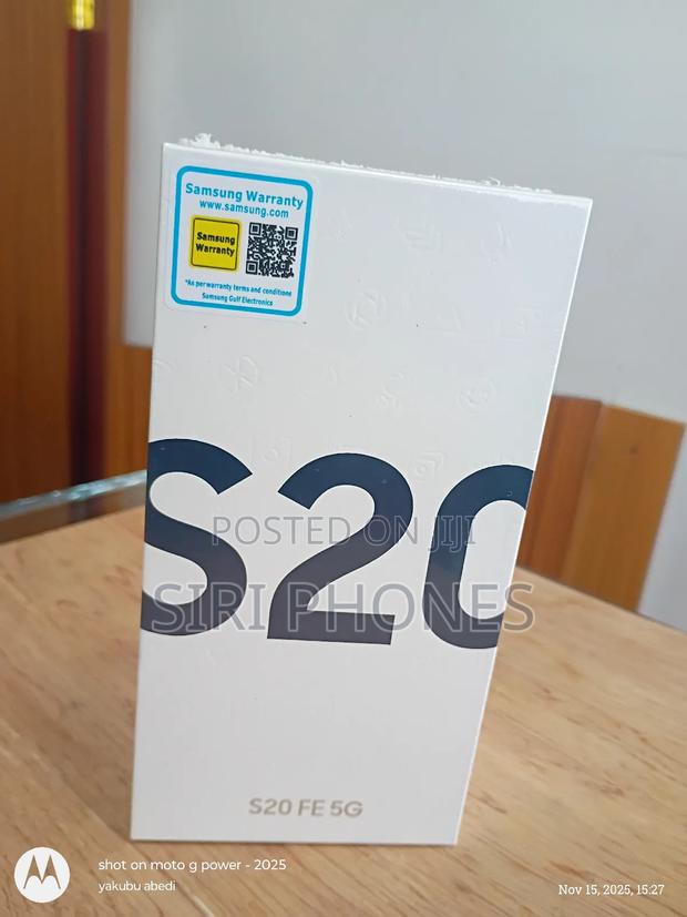New Samsung Galaxy S20 FE 128 GB Black photo 2