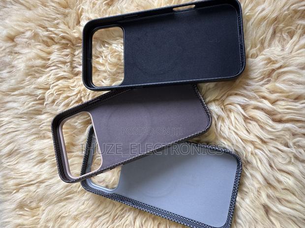 iPhone 17pro/17pro Max Carbon Fiber Protective Covers photo 7
