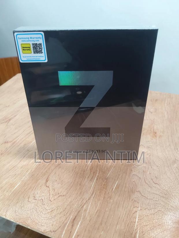 New Samsung Galaxy Z Fold 3 256 GB Black · Photo 4