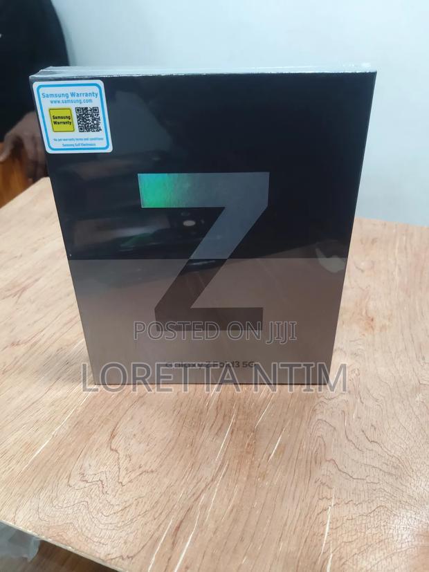 New Samsung Galaxy Z Fold 3 256 GB Black · Photo 3