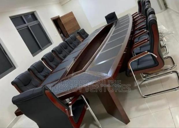 Conference Table Wild Groosie · Photo 1