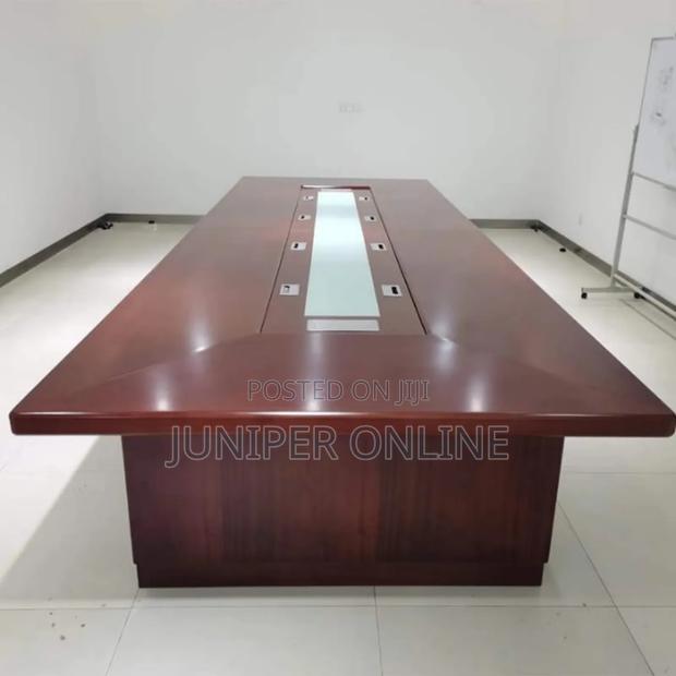 Conference Table Sudish Qush · Photo 2