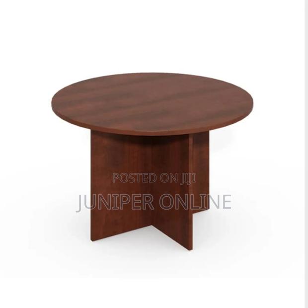 Meeting Table Scruting Campy · Photo 2