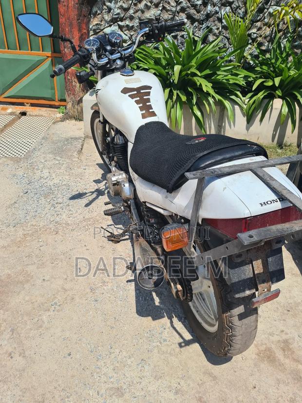 Honda CB 2005 White · Photo 4