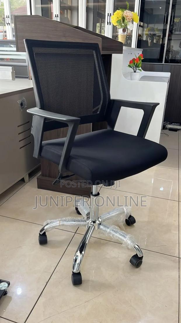 Swivel Chair Qard Qudra · Photo 1