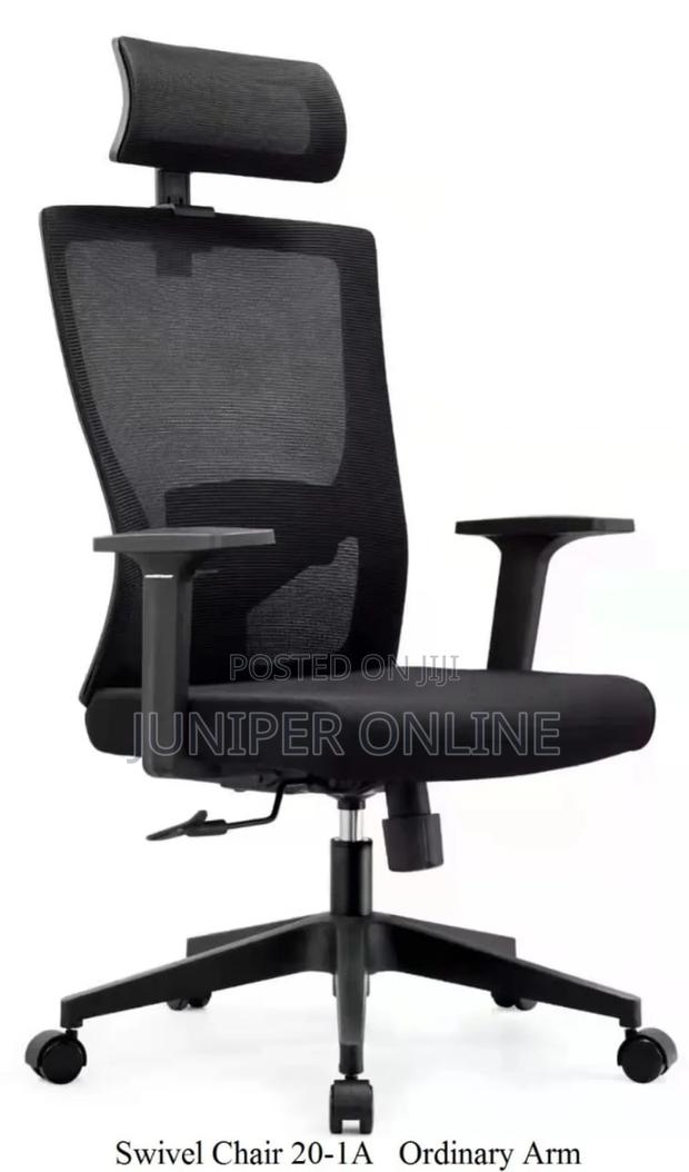 Swivel Chair Barner Yangaa · Photo 1