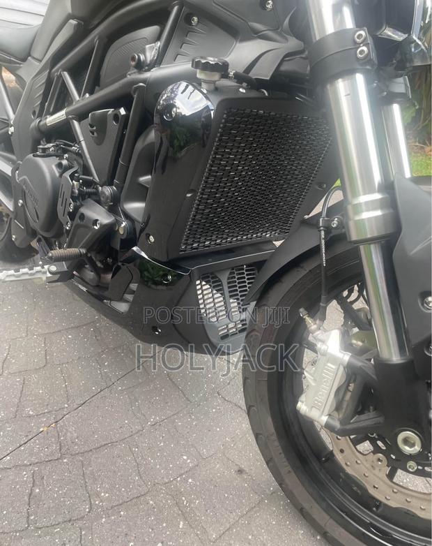 Benelli 2022 Black photo 4