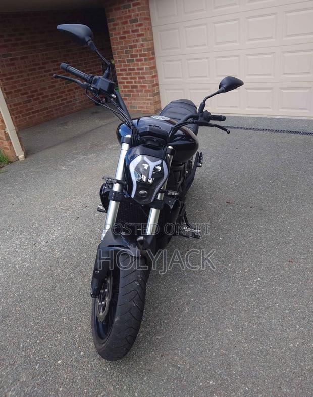 Benelli 2022 Black photo 2