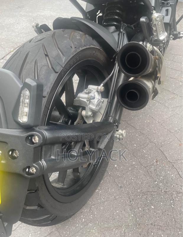 Benelli 2022 Black photo 8