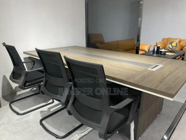 Conference Table Larger Crowd · Photo 3