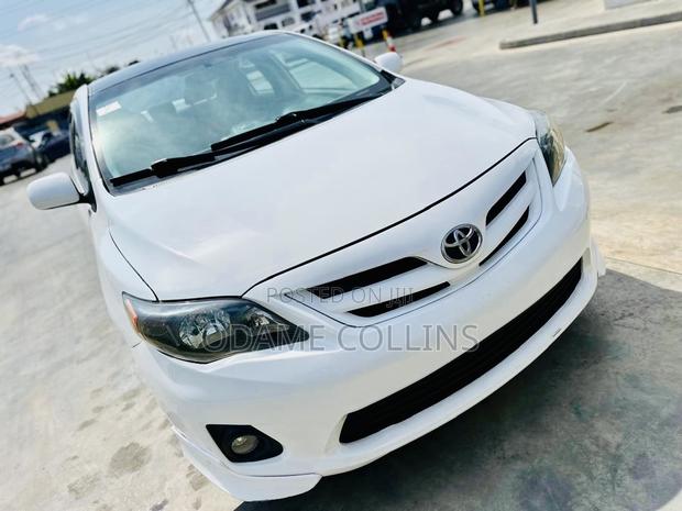 Toyota Corolla S 5-Speed 2013 White