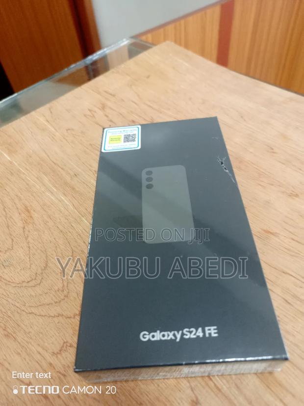 New Samsung Galaxy S24 FE 128 GB Black · Photo 3