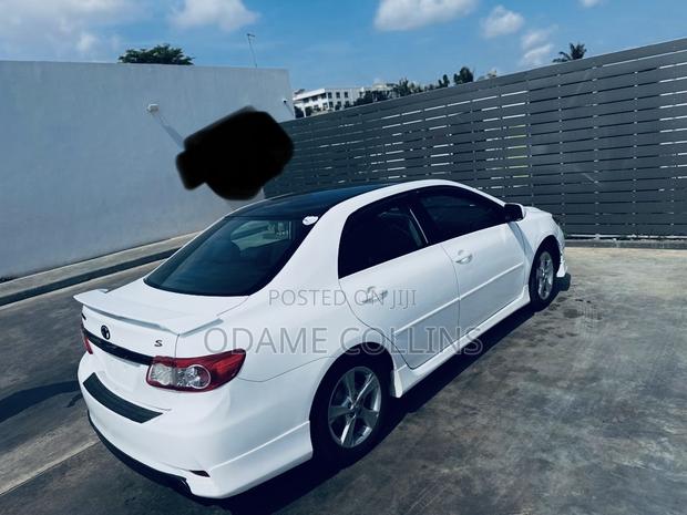Toyota Corolla S 5-Speed 2013 White photo 3
