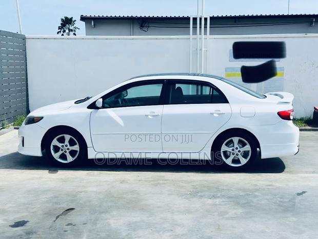 Toyota Corolla S 5-Speed 2013 White photo 4