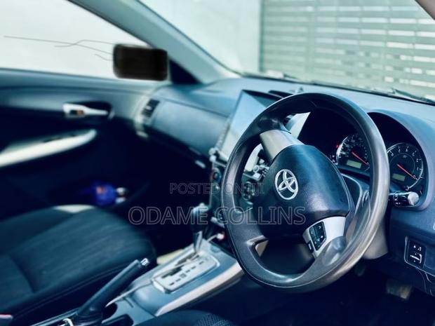 Toyota Corolla S 5-Speed 2013 White photo 6