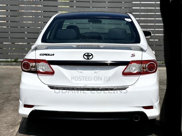 Toyota Corolla S 5-Speed 2013 White photo 5