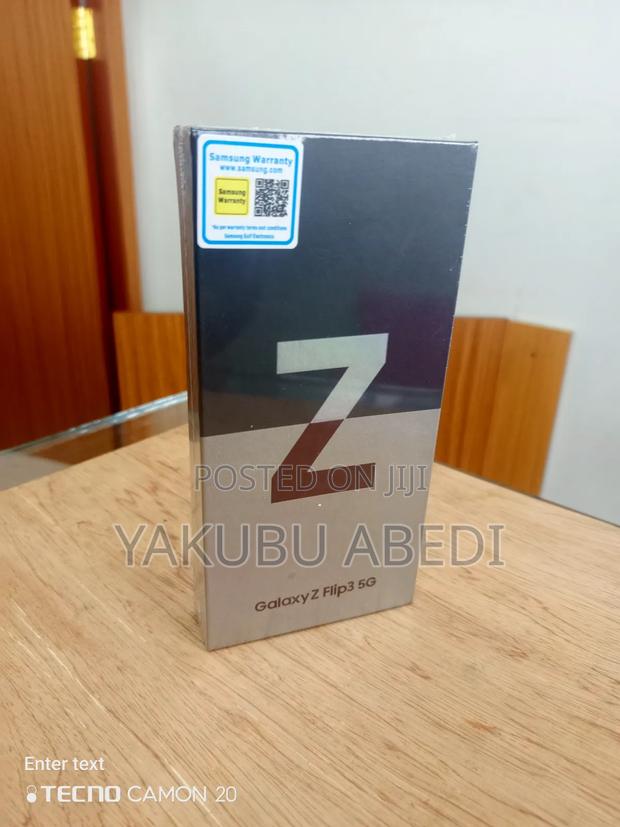 New Samsung Galaxy Z Flip 3 256 GB Black · Photo 3