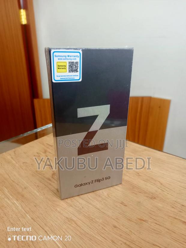 New Samsung Galaxy Z Flip 3 256 GB Black · Photo 4