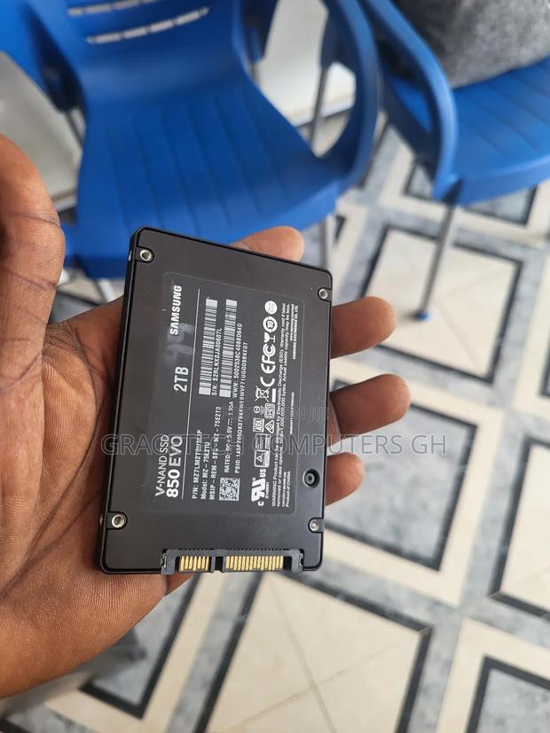 2tb 2.5inch Samsung SSD 100% Health.