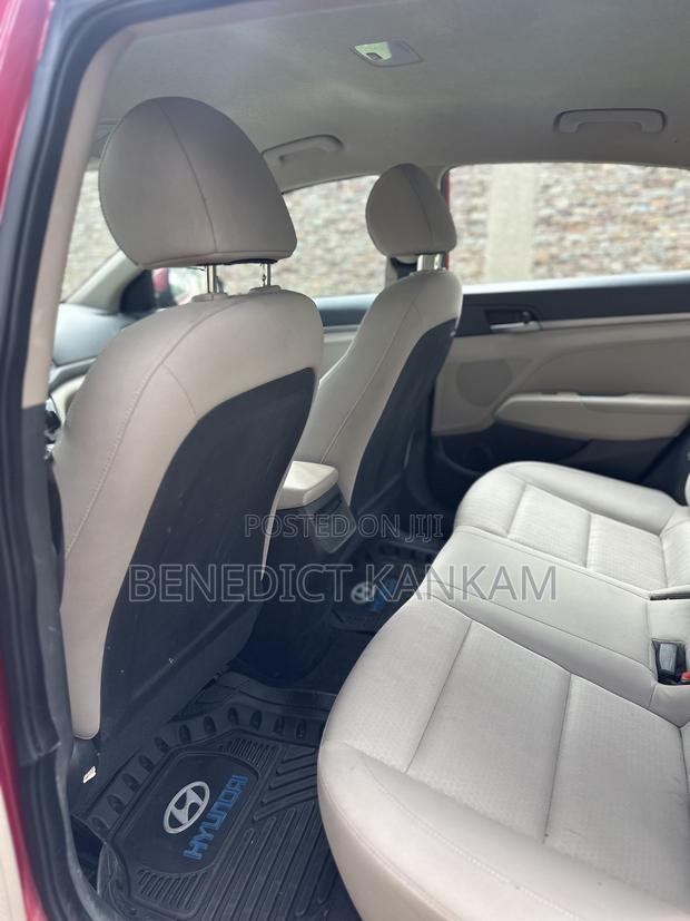 Hyundai Elantra SE Sedan FWD (2.0L 4cyl 6M) 2017 Burgundy