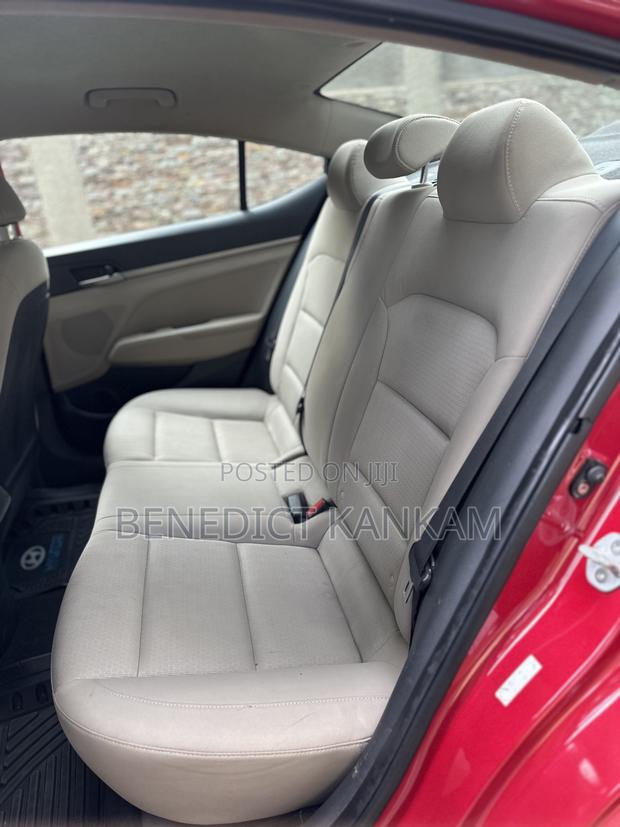 Hyundai Elantra SE Sedan FWD (2.0L 4cyl 6M) 2017 Burgundy