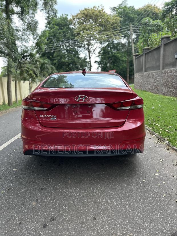 Hyundai Elantra SE Sedan FWD (2.0L 4cyl 6M) 2017 Burgundy