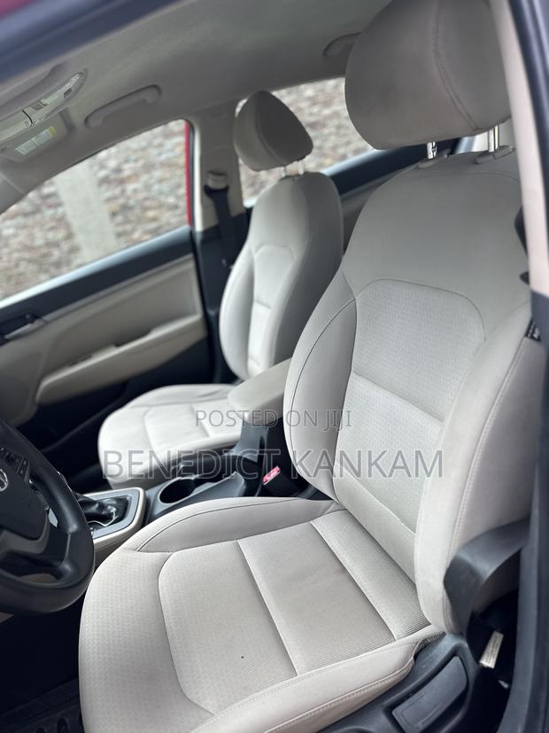 Hyundai Elantra SE Sedan FWD (2.0L 4cyl 6M) 2017 Burgundy