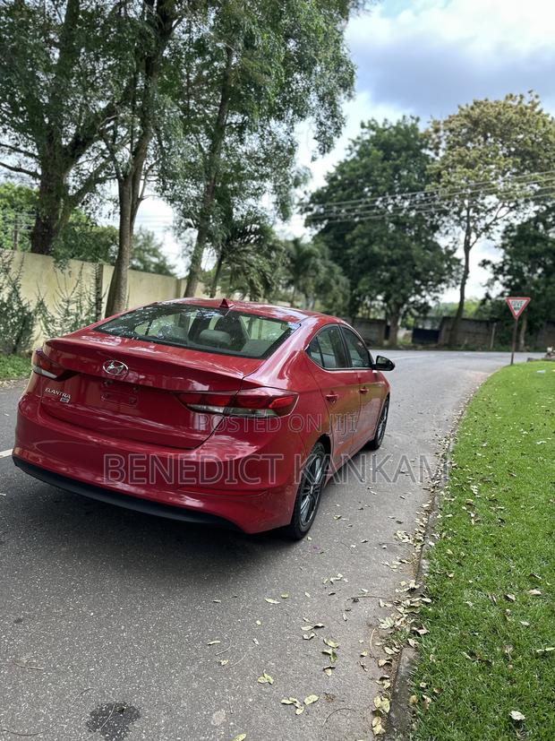 Hyundai Elantra SE Sedan FWD (2.0L 4cyl 6M) 2017 Burgundy