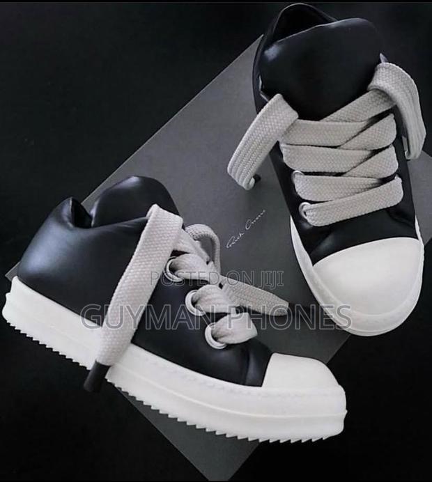 Rick Owen Jumbo Lace Low Sneaker · Photo 3
