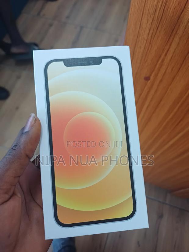 New Apple iPhone 12 64 GB Silver · Photo 3