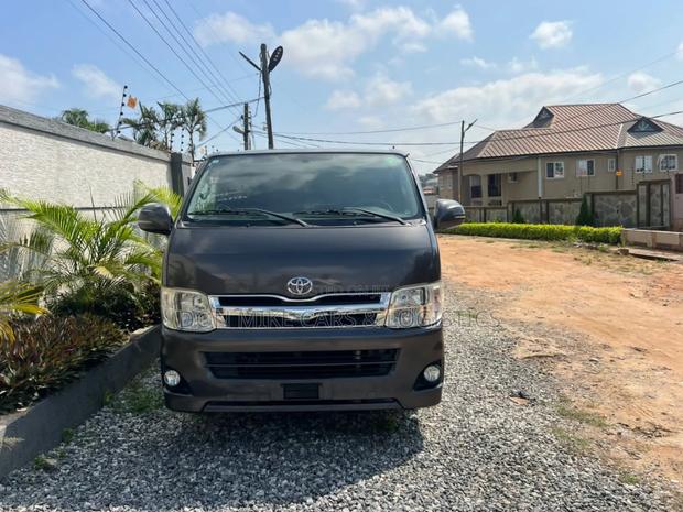 Toyota HiAce 2014 Grey