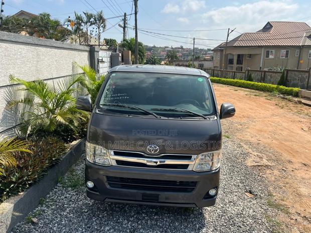 Toyota HiAce 2014 Grey photo 2
