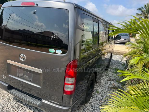 Toyota HiAce 2014 Grey photo 3
