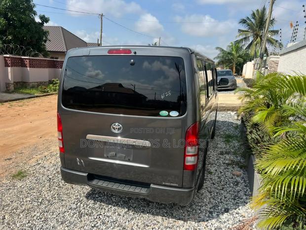 Toyota HiAce 2014 Grey photo 4