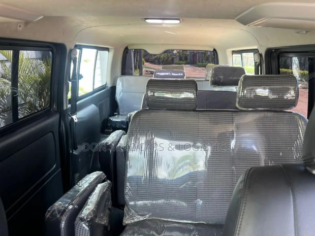 Toyota HiAce 2014 Grey photo 5