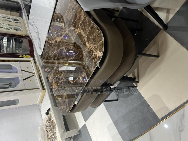 4 Seater Marble Dining Set · Photo 4